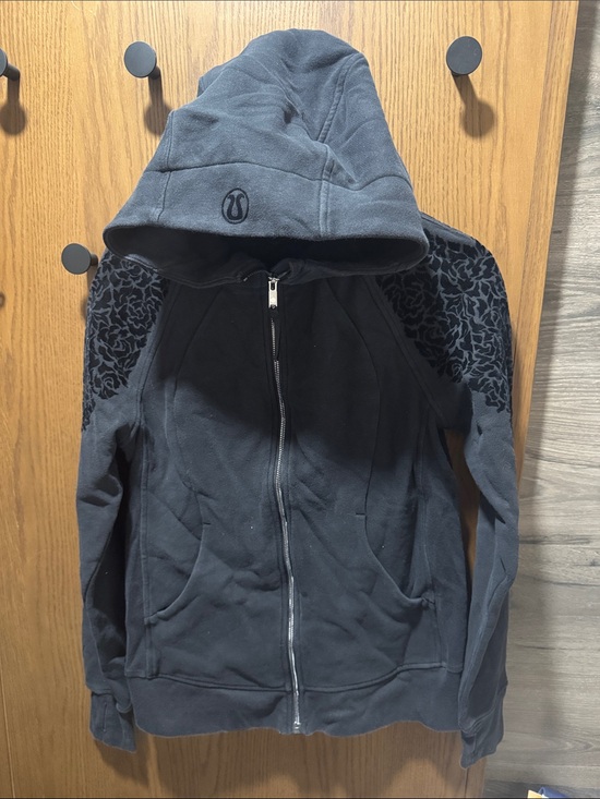 lululemon athletica Jackets & Blazers - Lululemon Black Zip-Up Hoodie with Patterned Shoulders